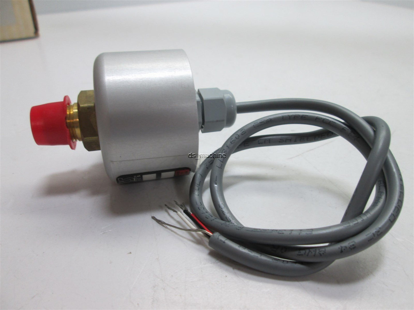 New Buzmatics RPS-0G150-0E10-W Remote Pressure Sensor 300PSI 15-24 VDC