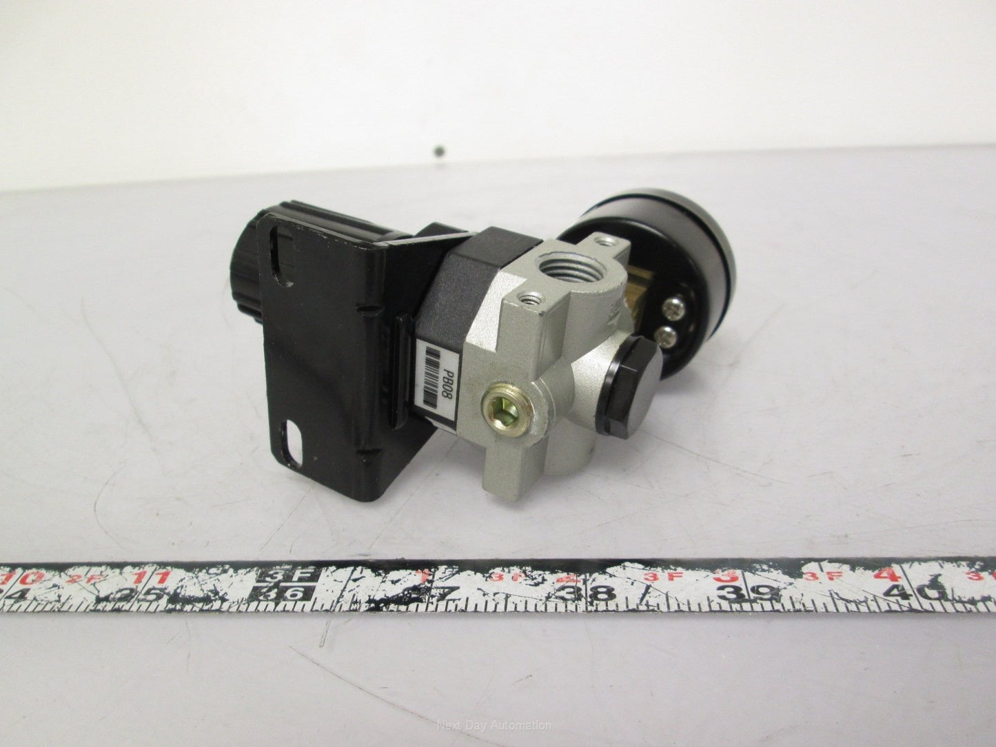 Used TPC UPR2000 Pneumatic Pressure Regulator w/ Gauge 7 to 120 PSI 1/4" NPT