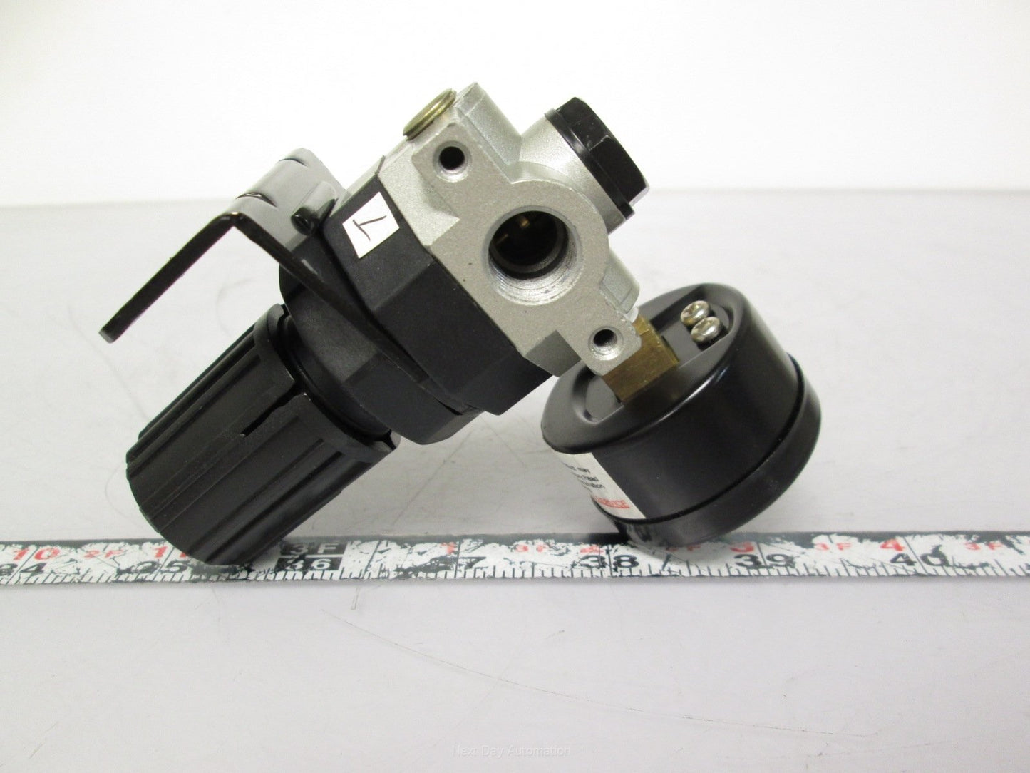 Used TPC UPR2000 Pneumatic Pressure Regulator w/ Gauge 7 to 120 PSI 1/4" NPT