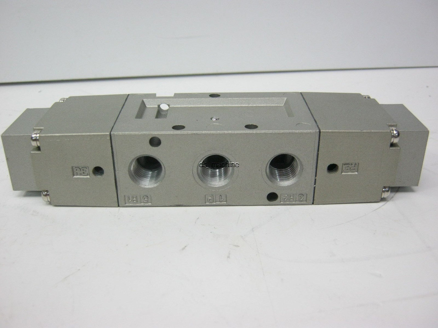 New – Open box SMC NVFA5320-02N-X1 5-Port Air Operated Valve 3-Position Closed Center