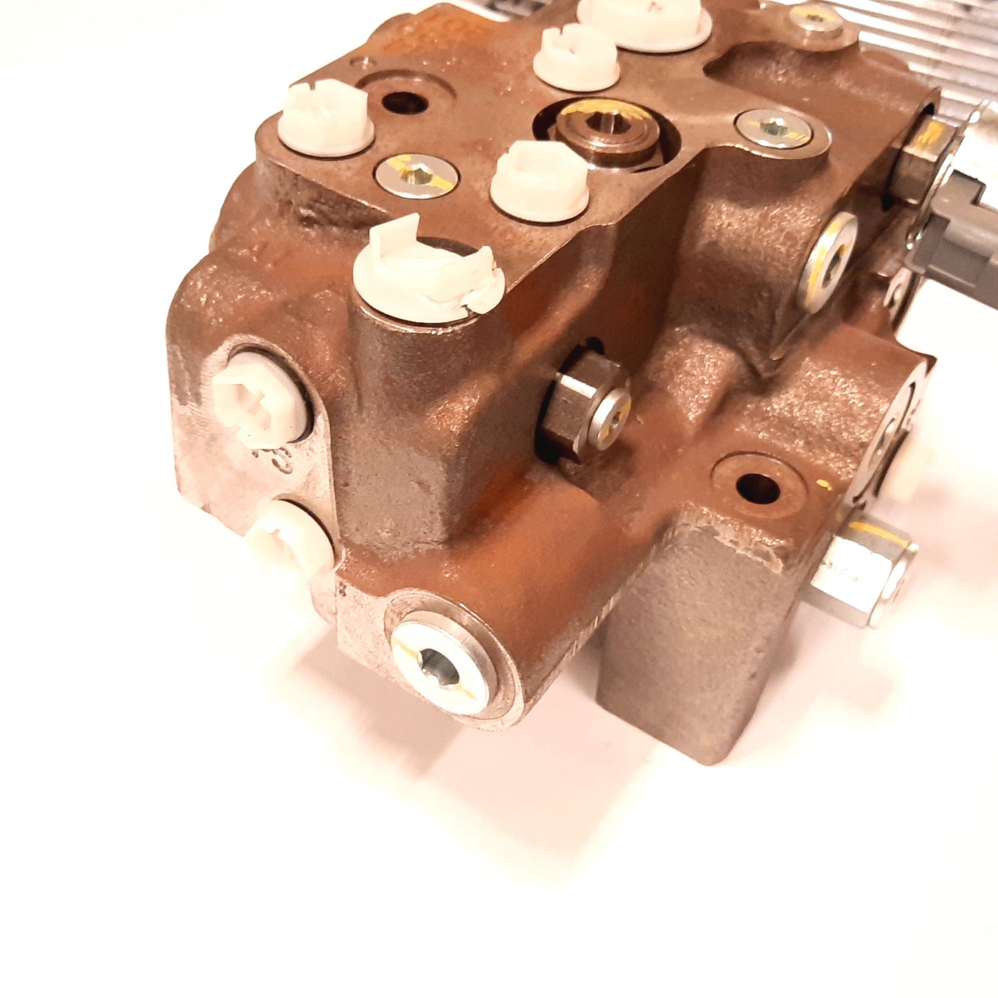 New – Open box New Caterpillar 384-9314 Accumulator Charging Valve GP-C