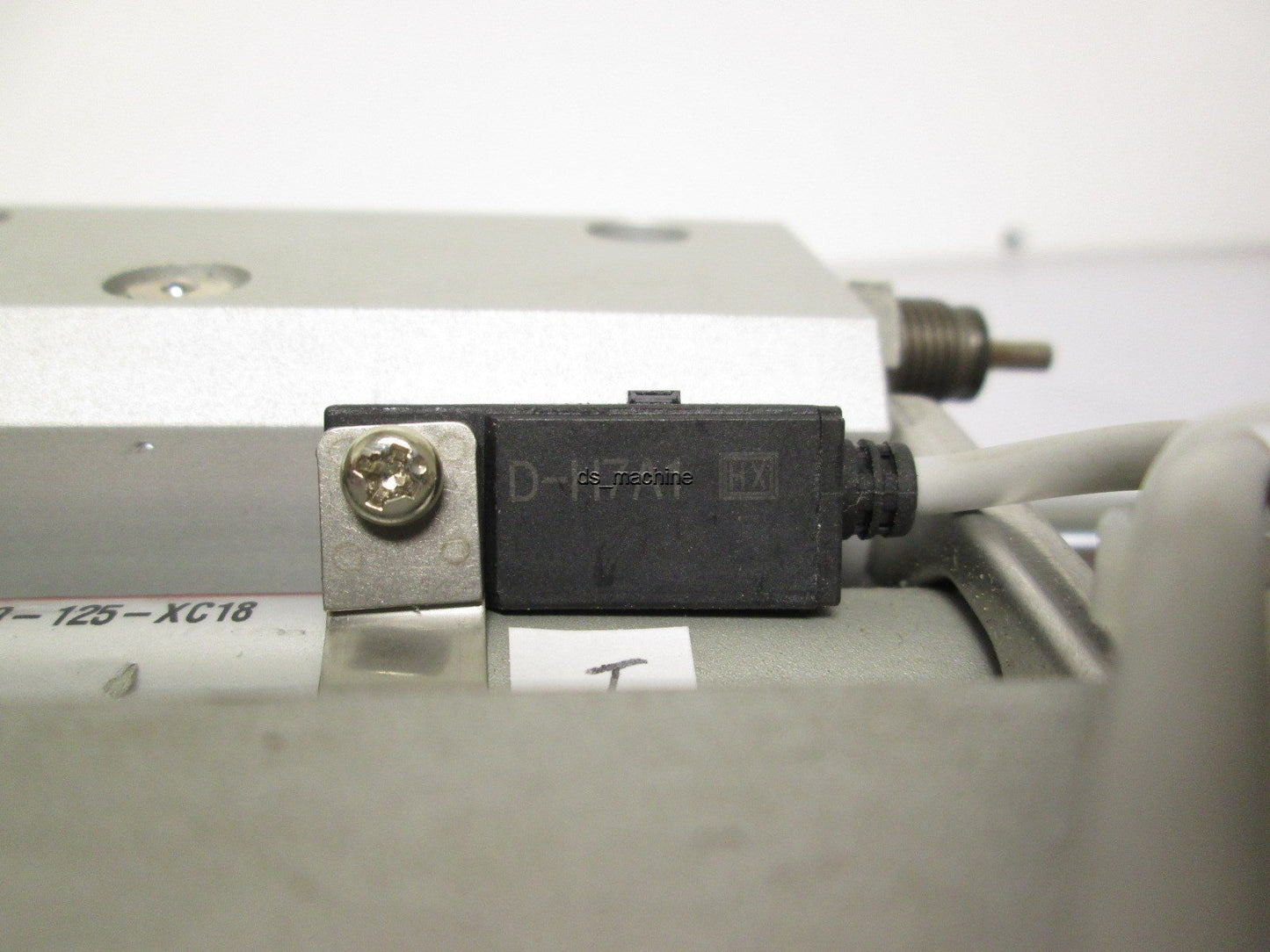 Used SMC MGGLF20-125-XC18 Linear Transfer Unit w/Auto Switches 20mm Bore 125mm Stroke