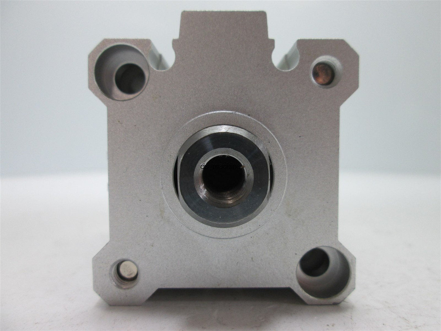 New – Open box SMC CDQ2KB32-20D Double Acting Pneumatic Cylinder 32mm Bore, 20mm Stroke, 145PSI