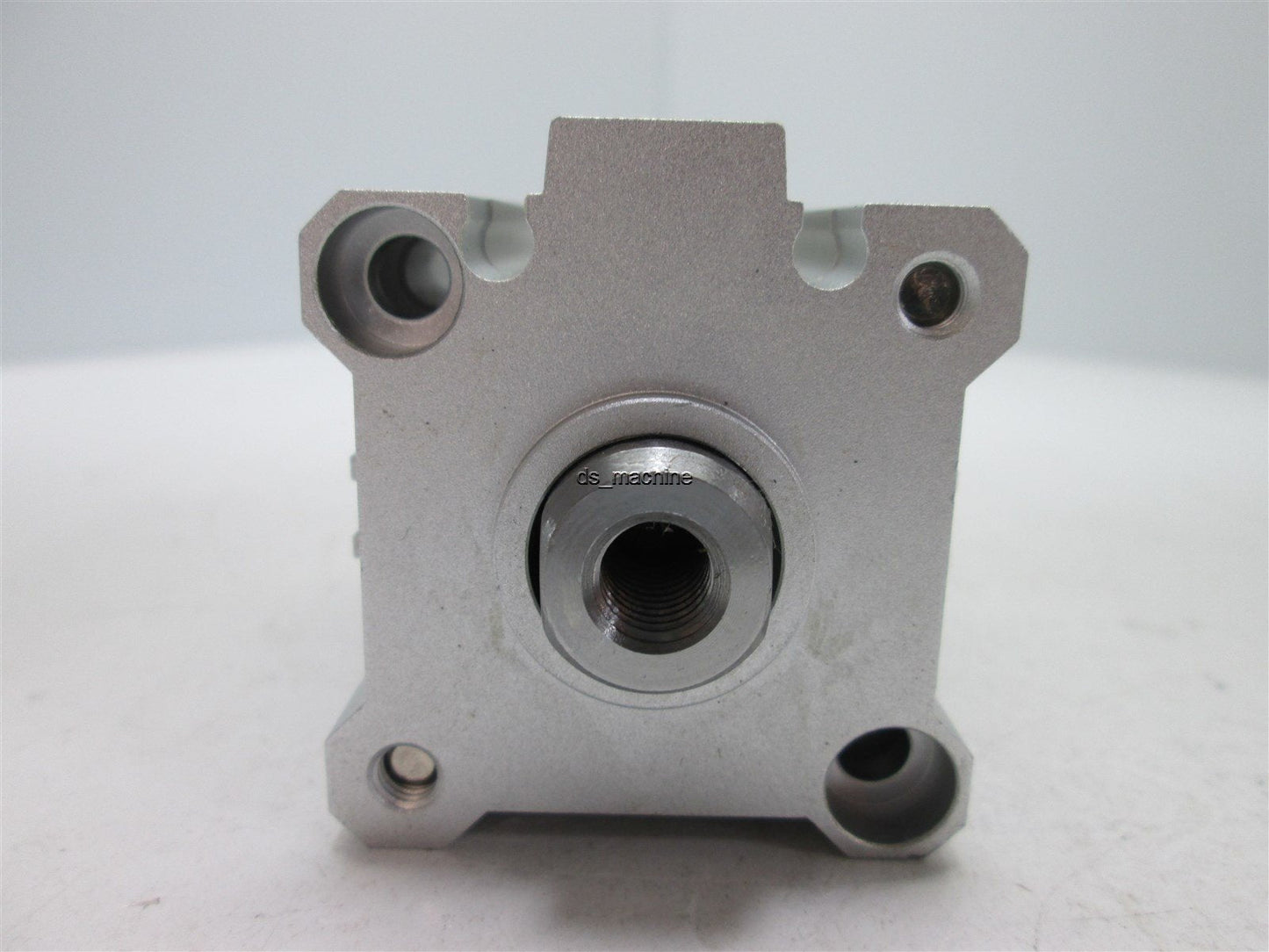 New – Open box SMC CDQ2KB32-20D Double Acting Pneumatic Cylinder 32mm Bore, 20mm Stroke, 145PSI