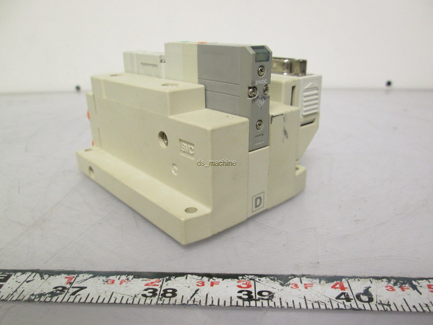 Used SMC SV1A00-5FU Solenoid Valve w/ 25-Pin D-Sub Termination 3 Port NC 24VDC