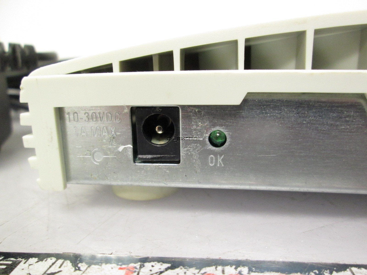 Used 3Com 1679-110-000-5.00 OfficeConnect 8-Port Dual Speed Switch 10-30VDC 1A