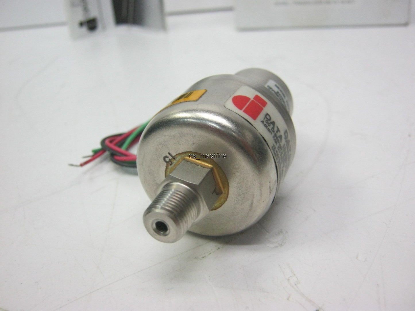 Used Data Instruments Datamate 9303001 Pressure Transmitter 0-15PSI 1/8 NPT