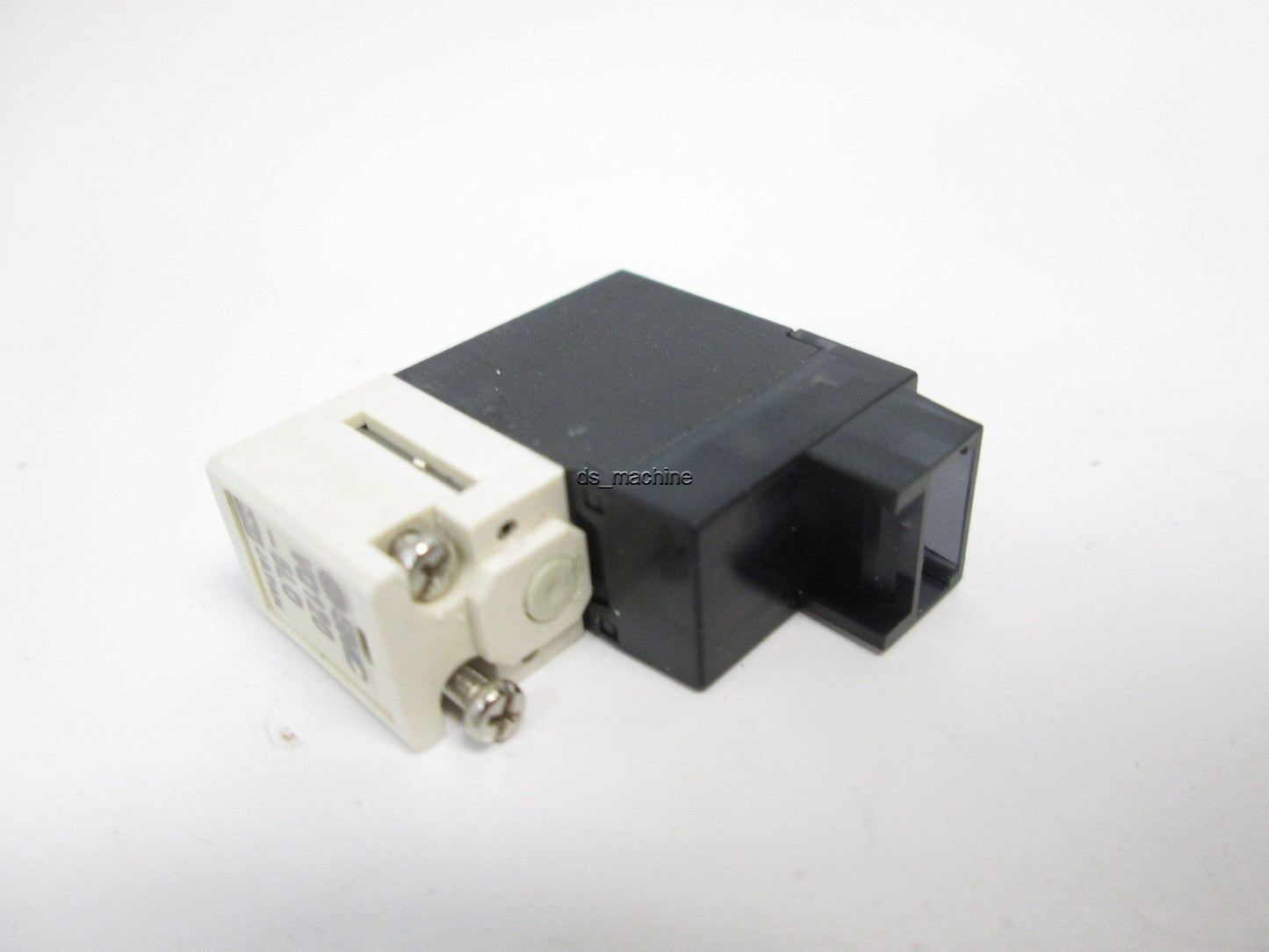 Used SMC VQ120-5LO Solenoid Valve, 3-Port, 2 Pos. Double Latching, 24VDC