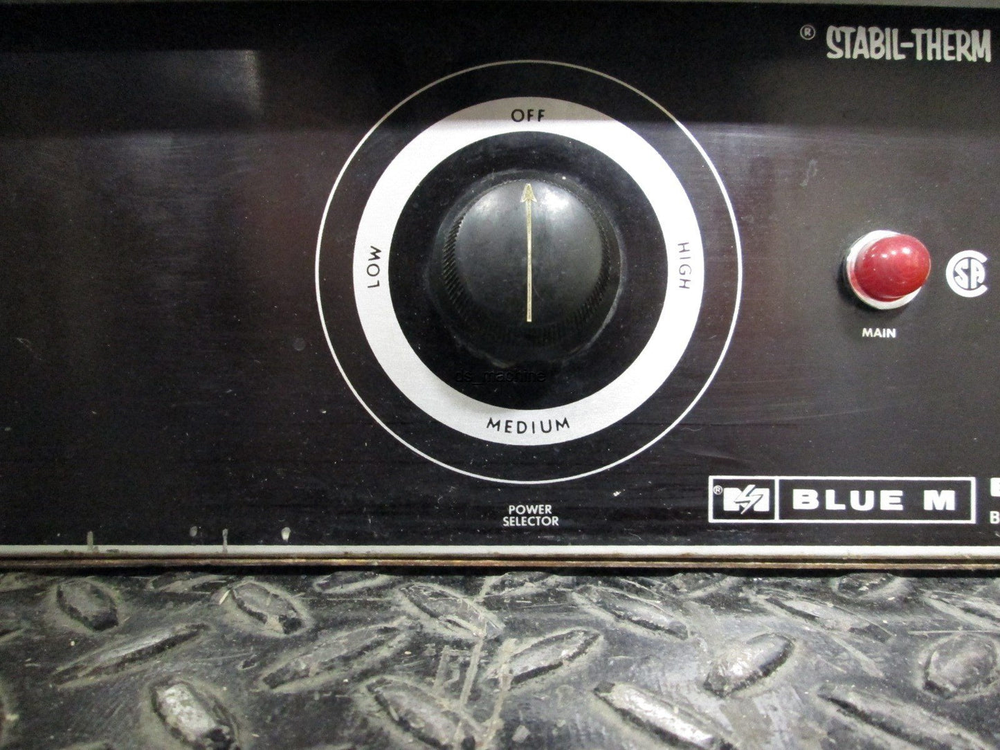 Used Blue M OV-18C Laboratory Oven 240VAC 8A 1PH 1.9kW 38° to 288°C *Hole in Door*