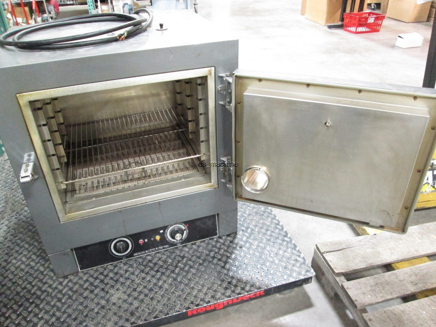 Used Blue M OV-18C Laboratory Oven 240VAC 8A 1PH 1.9kW 38° to 288°C *Hole in Door*