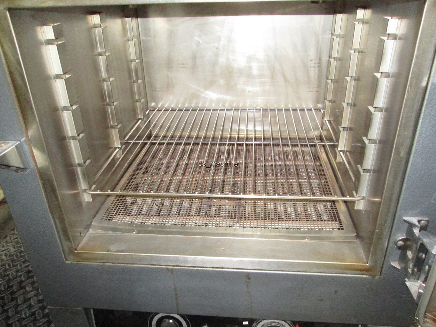 Used Blue M OV-18C Laboratory Oven 240VAC 8A 1PH 1.9kW 38° to 288°C *Hole in Door*