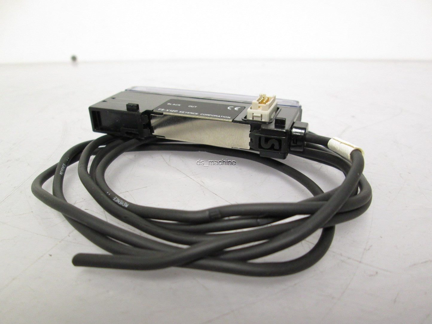 Used Keyence FS-V12P Fiber Optic Amplifier Expansion Unit 12-24VDC 100mA PNP