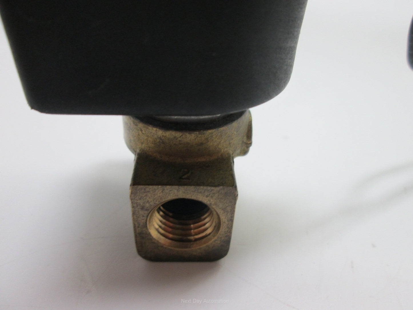 Used Honeywell 7121KBN2NV00 Skinner Solenoid Valve 24VDC Coil, 1/4"NPT, 0.31Cv