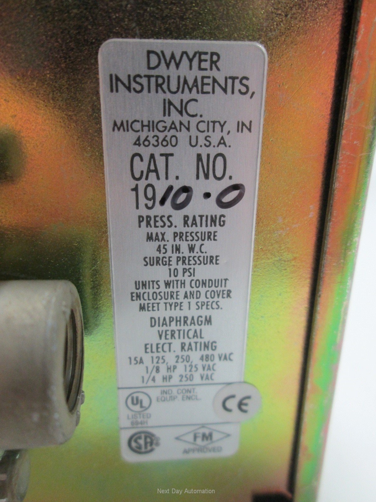 Used Dwyer 1910-0 Compact Low Differential Pressure Switch, 15A at 120-480VAC