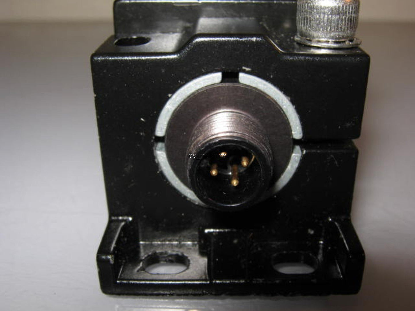New Omron Proximity Sensor E2QW-N15B1-M1