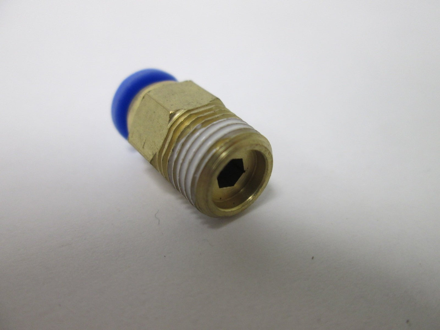 New Lot of 25 New Pneumatic Push-In Fitting: 4mm Tubing, Straight, 1/8NPT Thread