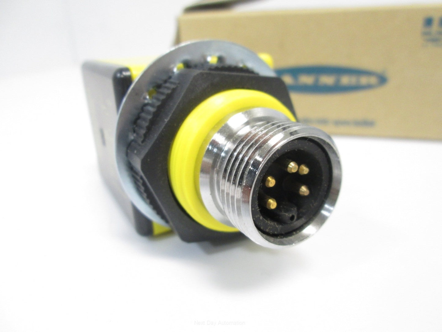 New Banner Q40RW3LPQ21 Polarized Retroreflective Sensor, 6m Range, 20-250V, QD