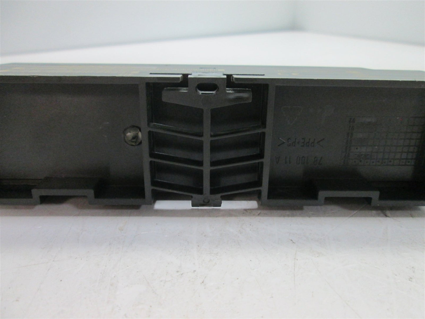 Used Siemens 193-1FH30-0XA0 Terminal Block, 34 Wire Terminals