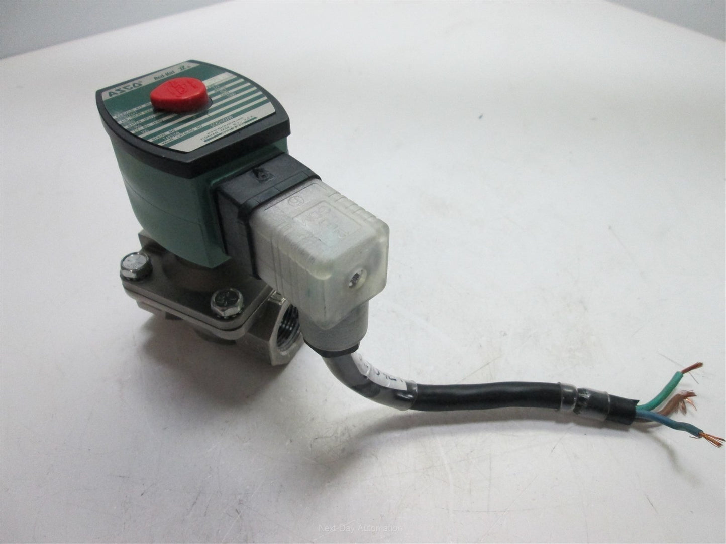 Used ASCO SC8210G038 SS Solenoid Valve, 120VAC 10.1 Watts, 3/4" NPT Ports, 150psi