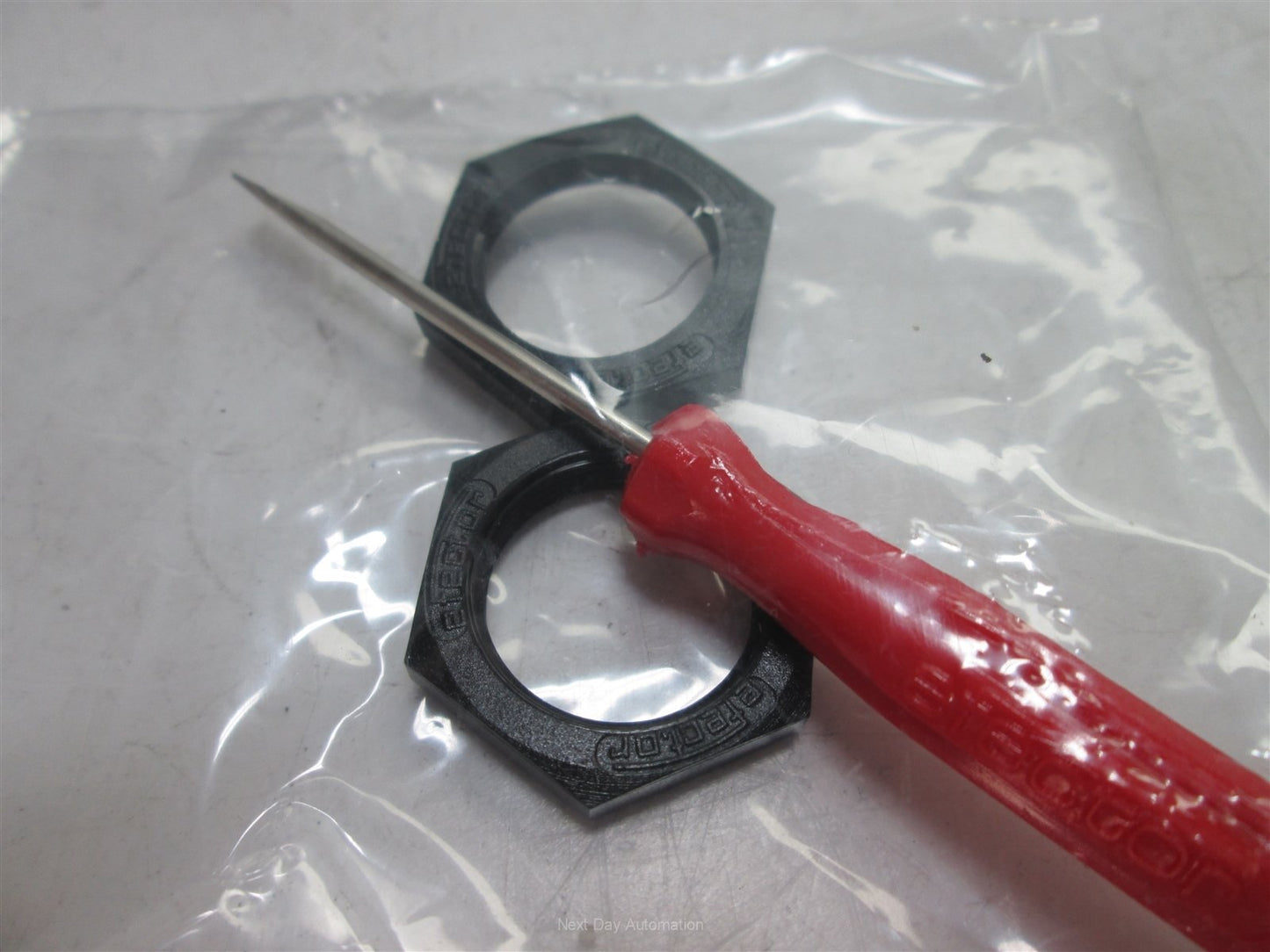 New In Box IFM Efector KG0005 KG-2008-ABOA Capacitive Sensor, Range 2.5-8mm