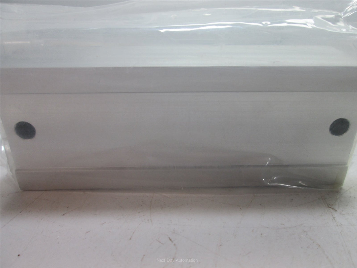 New SMC VV5Z3-42-051-01 Base Mounted Manifold, 5-Station, Ports: 1/4 or 1/8