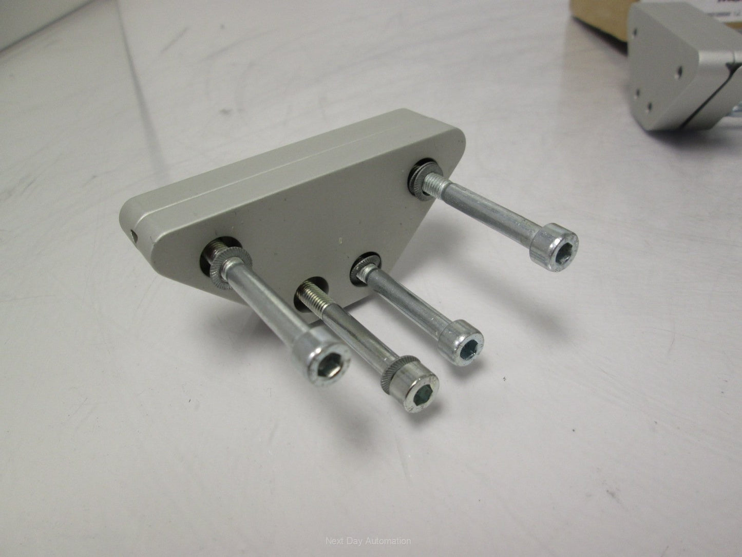 New Lot of 4 New Montech EV-3-40 Pre-Assembled Corner Clamps / Brackets for QS40