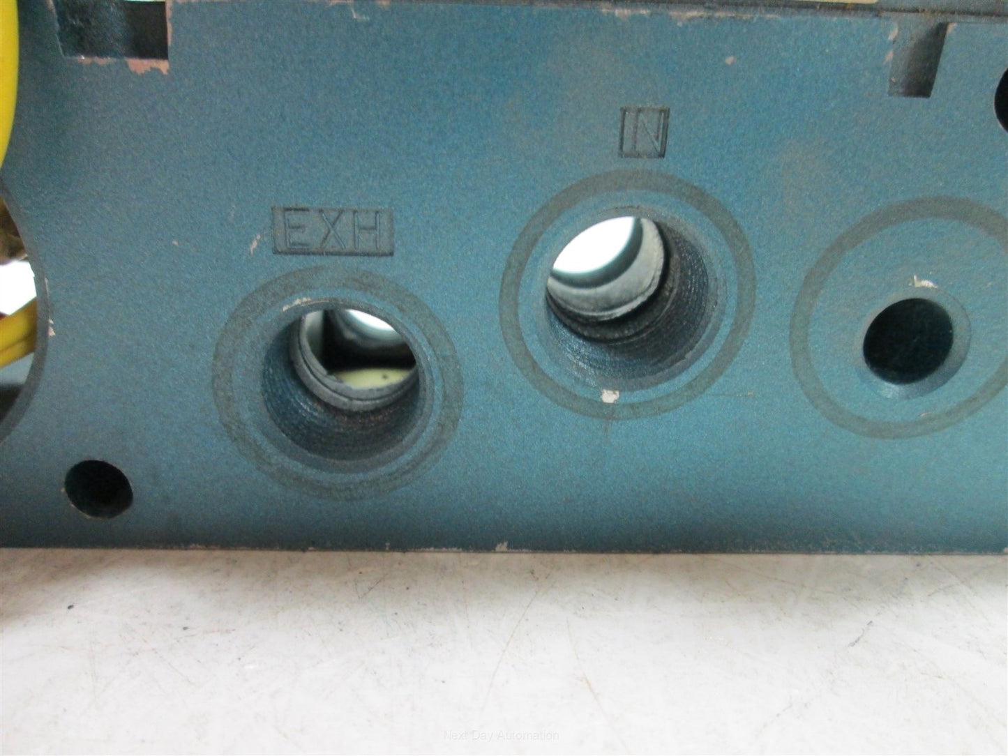 Used MAC 82A-BA-BKC-TM-DFBP-1DA Pneumatic Valve, 4-Way 2-Position Double Operator