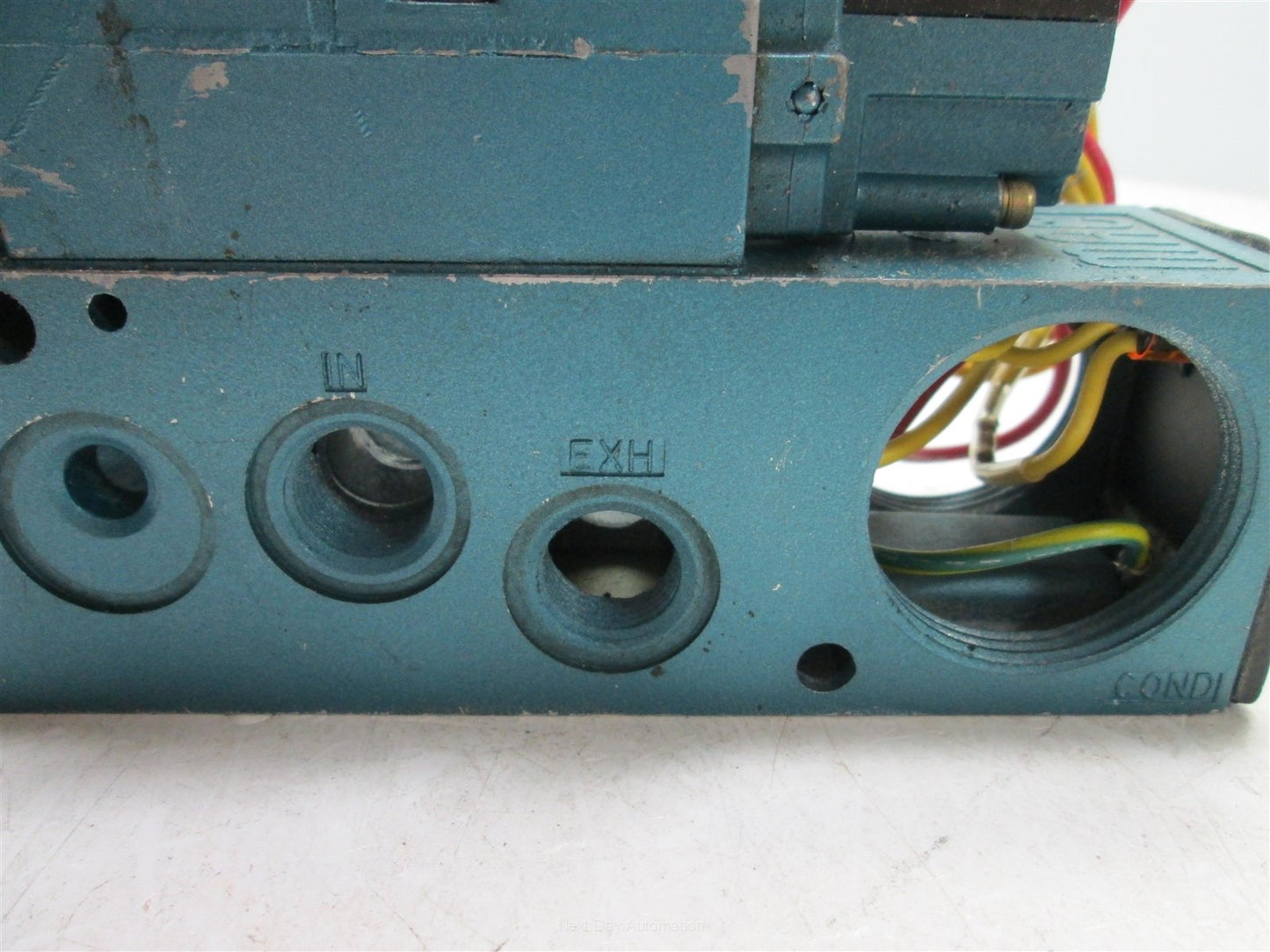 Used MAC 82A-BA-BKC-TM-DFBP-1DA Pneumatic Valve, 4-Way 2-Position Double Operator