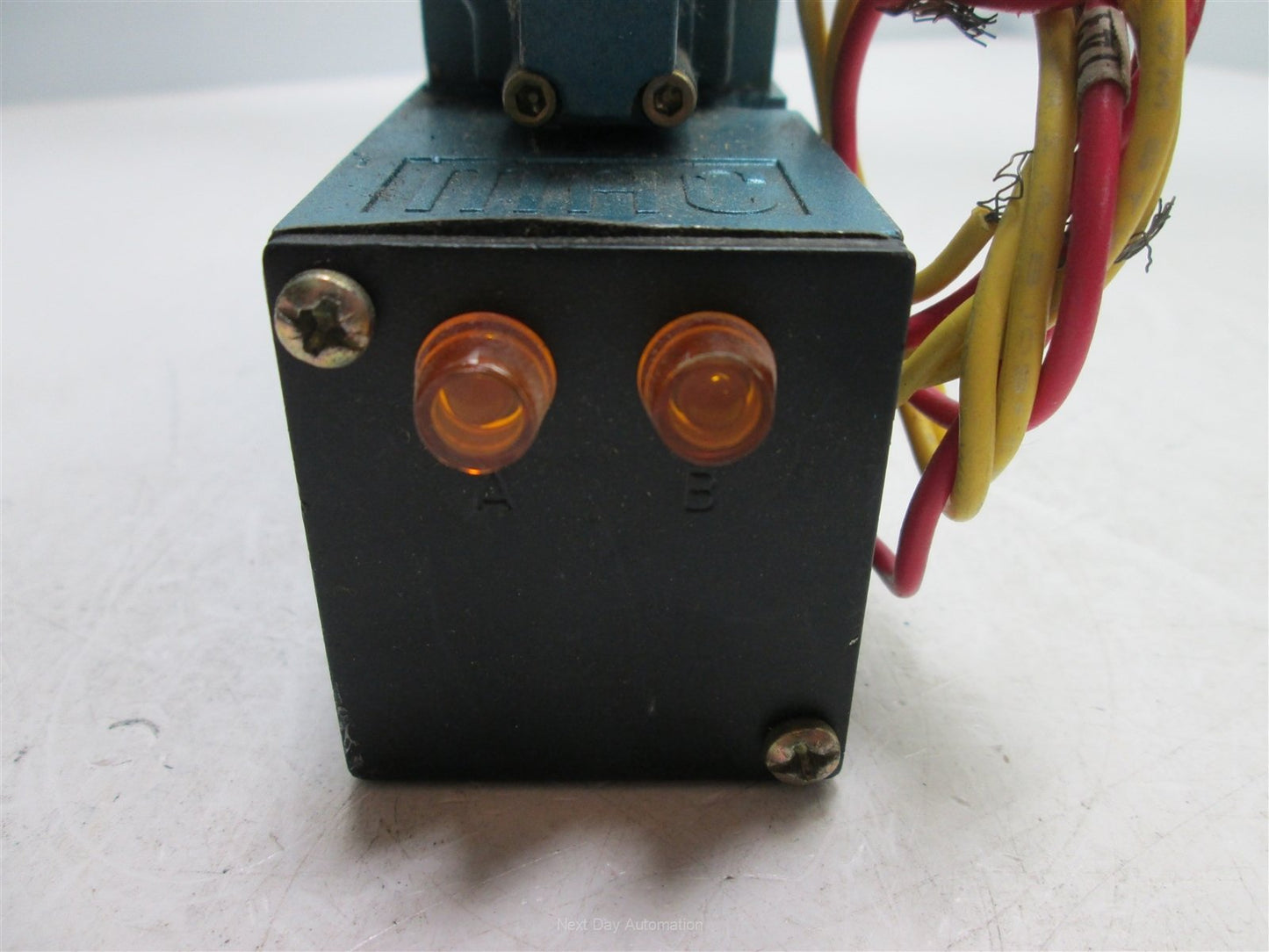 Used MAC 82A-BA-BKC-TM-DFBP-1DA Pneumatic Valve, 4-Way 2-Position Double Operator