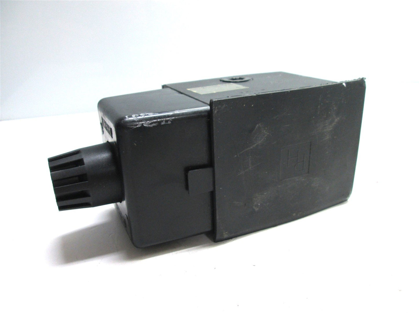 Used Parker D3W1FVYC Directional Control Valve, 2-Position 4-Way, Voltage: 110/120VAC