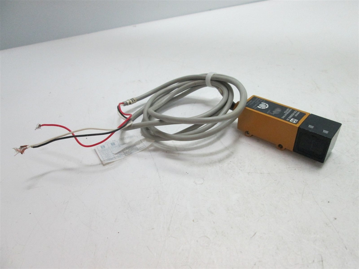 Used Omron E3S-RS30B42-30 Photoelectric Sensor, Voltage: 12-24VDC