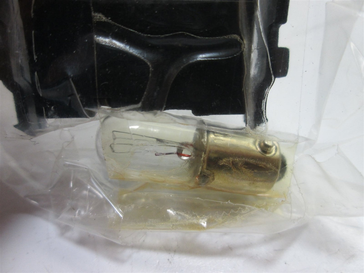 New Cutler Hammer E22H2X10 Pilot Light, Red Plastic Lens, 22.5mm Bayonet