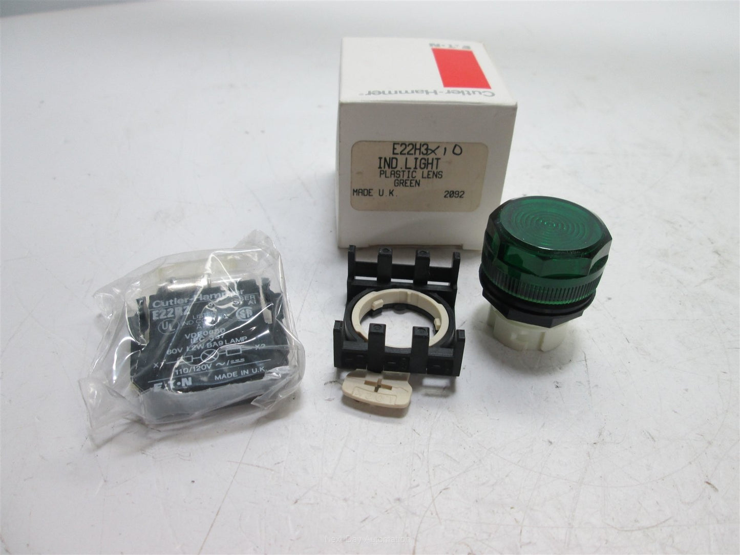 New Cutler Hammer E22H3X10 Pilot Light, Green Plastic Lens, 22.5mm Bayonet