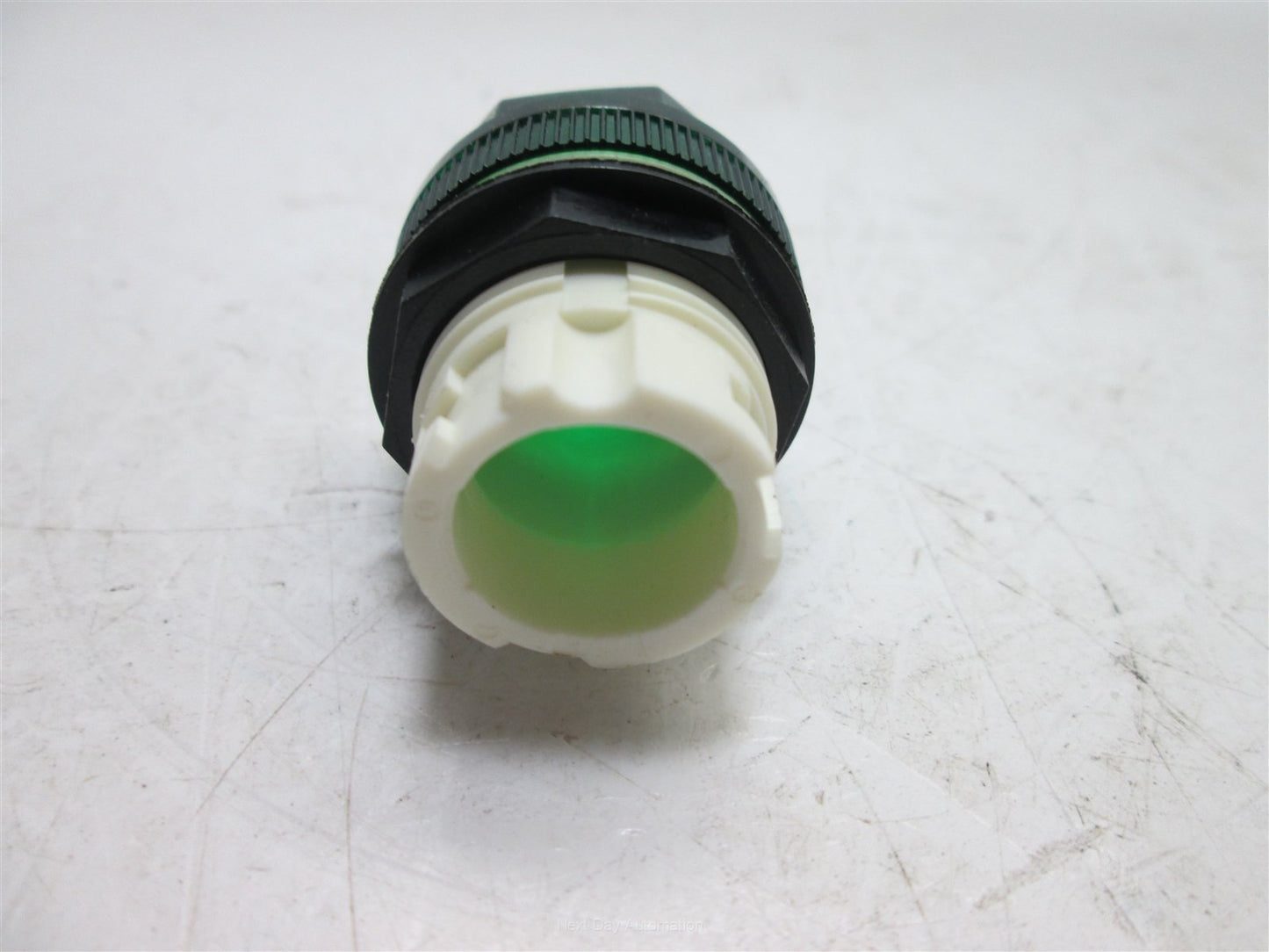 New Cutler Hammer E22H3X10 Pilot Light, Green Plastic Lens, 22.5mm Bayonet