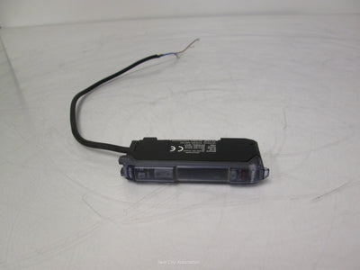 Used Keyence FS-V33P Fiber Optic Amplifier 12-24VDC Light/Dark On Red LED 2 PNP
