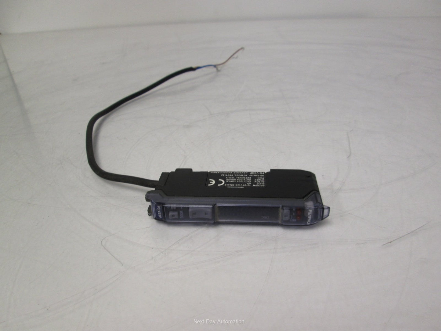 Used Keyence FS-V33P Fiber Optic Amplifier 12-24VDC Light/Dark On Red LED 2 PNP