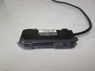 Used Keyence FS-V33P Fiber Optic Amplifier 12-24VDC Light/Dark On Red LED 2 PNP