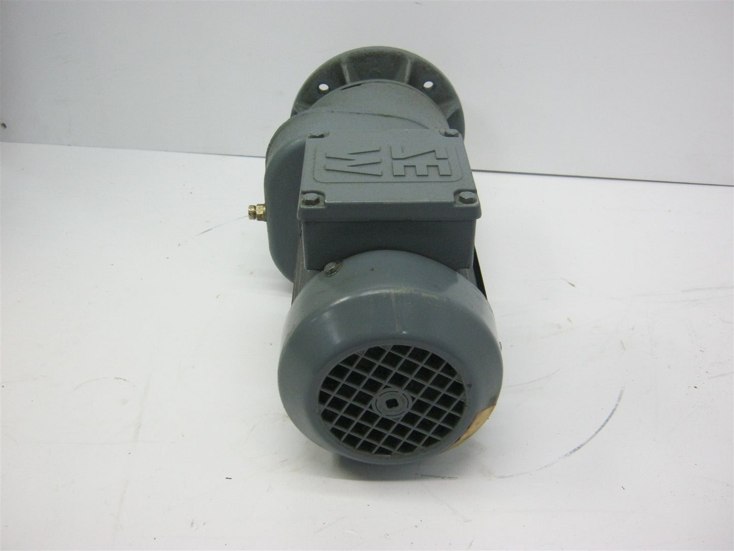 Used SEW EuroDrive RF40 DT63N6 Gear Motor 3-Phase 220/380VAC 1.05/0.61A 8.1RPM