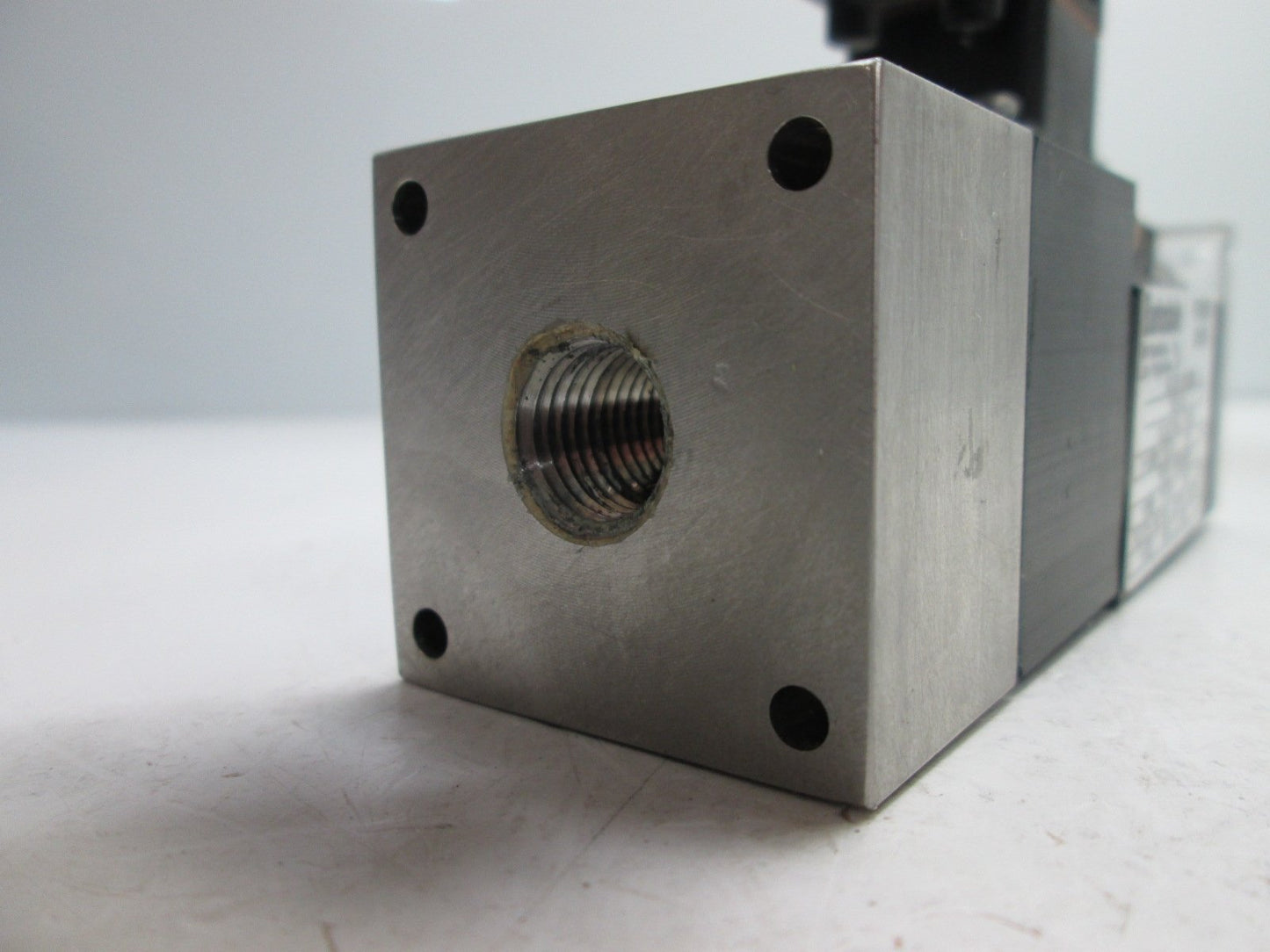 Used Barksdale PS2G-13 Pressure Switch, Voltage: 11-30VDC, Adj Pressure: 0-3000psi