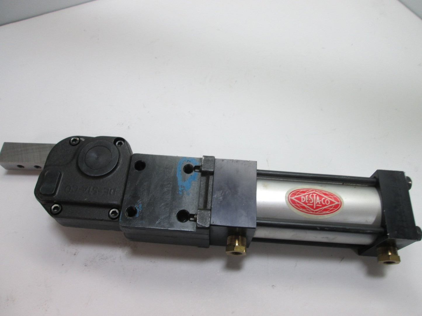 Used Destaco 864-R Clamp With #9 Arm, 90° Swing, 3/8" NPT Ports