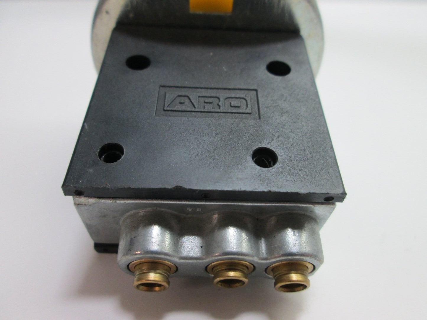 Used ARO 461-4 Palm Button Control Valve, 2-Position 3-Way, Button Color: Yellow