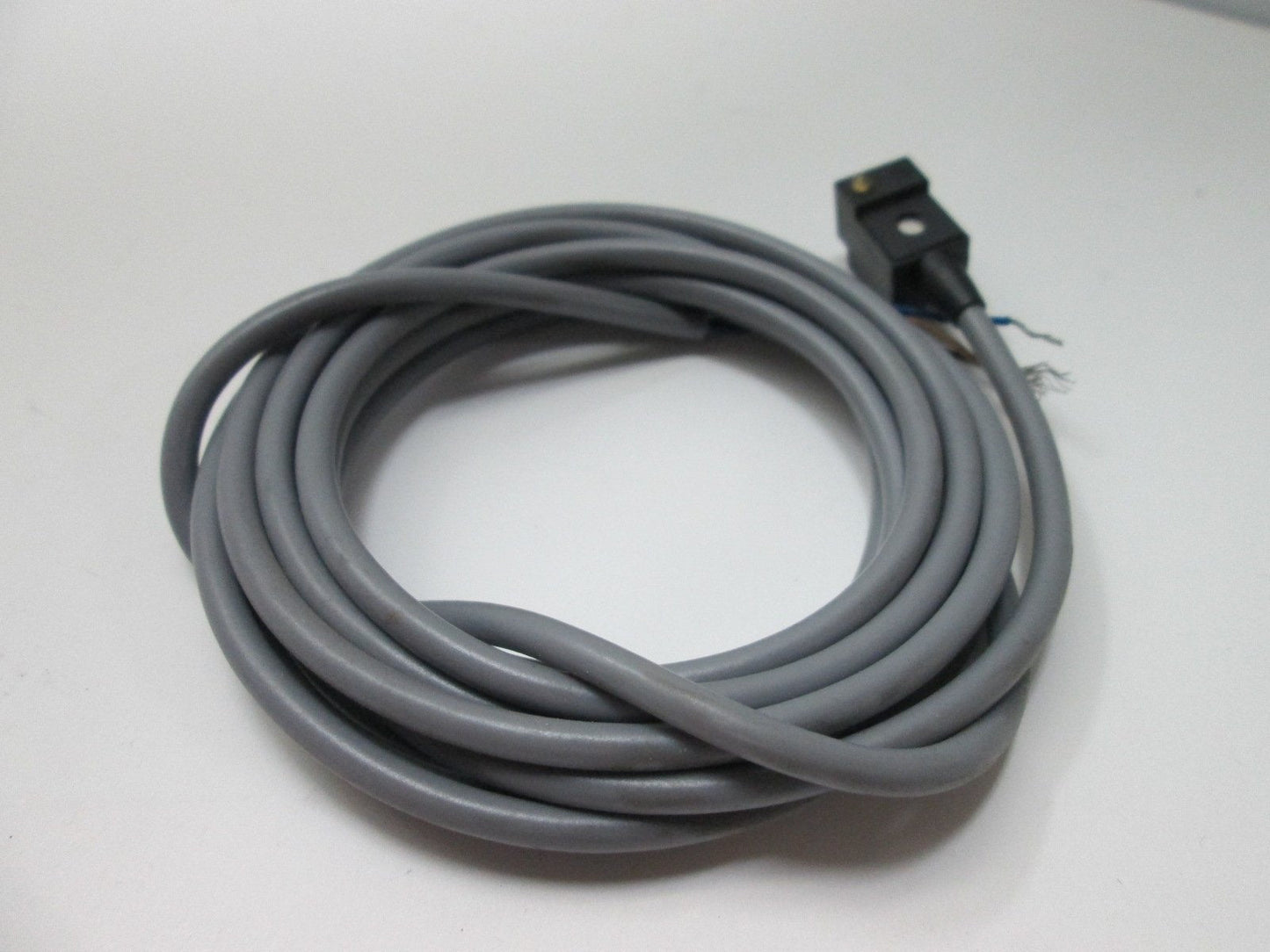 Used Parker P1A-2XHK Cylinder Position Sensor, Voltage: 10-30VDC, Output: PNP N/O