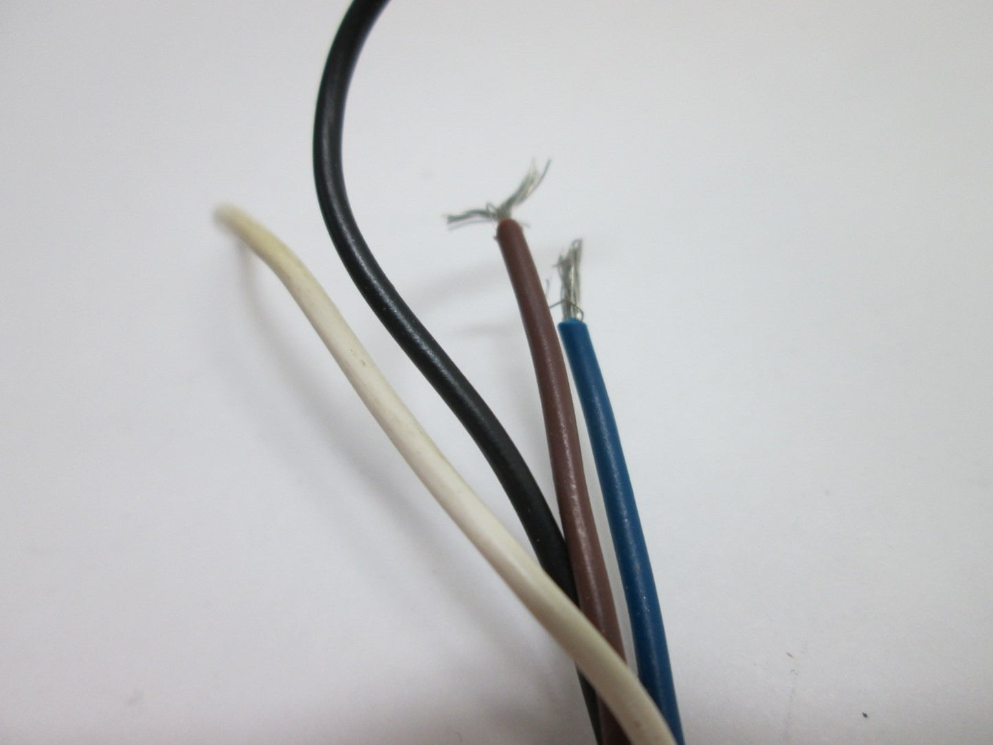 Used Allen Bradley 42CA-D1JNAE-D4 Photoelectric Sensor, Infrared: 880nm, 10-30VDC