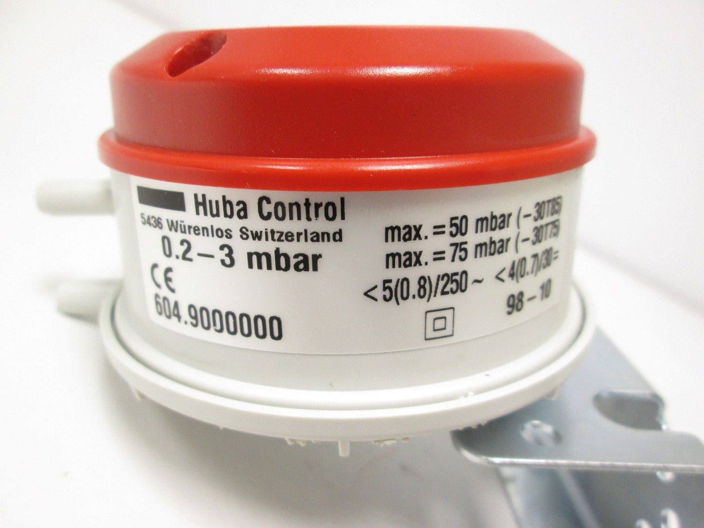 Used Huba Control 604.9 Differential Pressure Switch 0.2-3mbar Red Cover