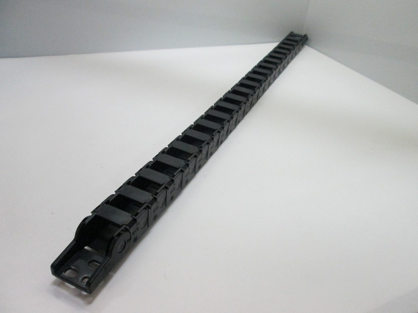 Used Igus 14.2.028 Energy Chain, Dimensions: 29-5/8" x 7/16" x 1", Mounting Brackets