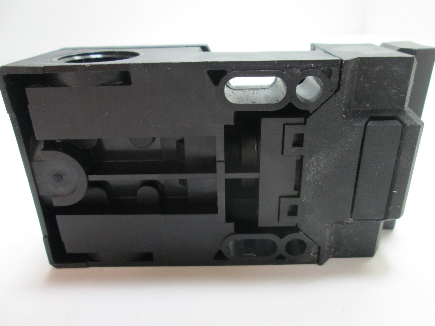 Used Banner SI-QS90MF Safety Door Switch, Power: 400VAC 6A, Contacts: 2x N/C & 1x N/O