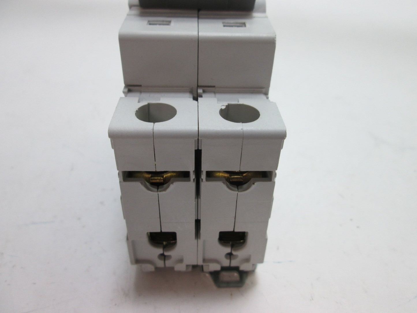 Used Cutler Hammer WMS2D04 Circuit Breaker, 2-Pole, Rating: 415VAC 4A, D-Curve