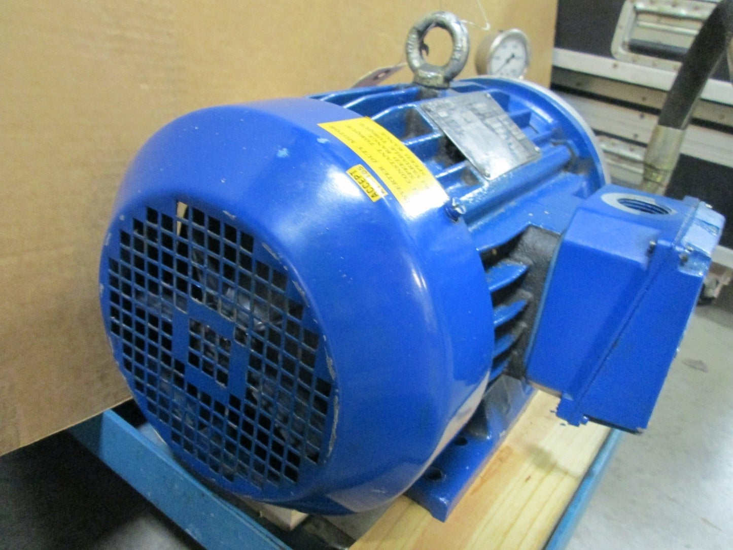 Used Elektrim ESg AC Motor, Voltage: 230/460VAC at 60Hz, With Reservoir and Pump