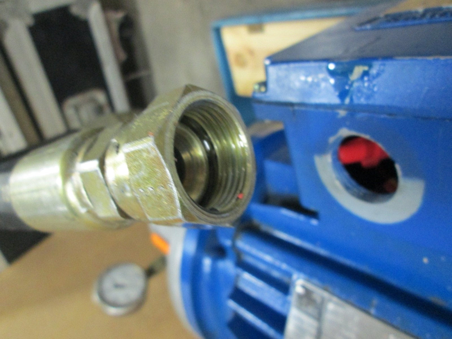 Used Elektrim ESg AC Motor, Voltage: 230/460VAC at 60Hz, With Reservoir and Pump
