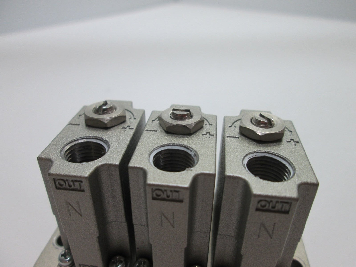 Used Bank of 3 SMC ARM1000 Manifold Regulators, Max Pressure: 0.8MPa (116psi)
